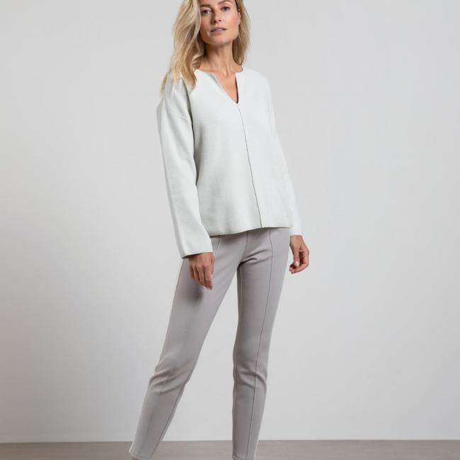 Pantalon néoprène avec poches, coutures apparentes et rayure