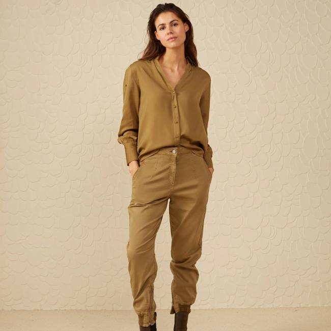 Chemise col V à manches longues et à boutons
