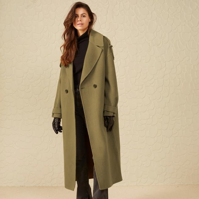 Manteau long à double boutonnage, manches longues et poches