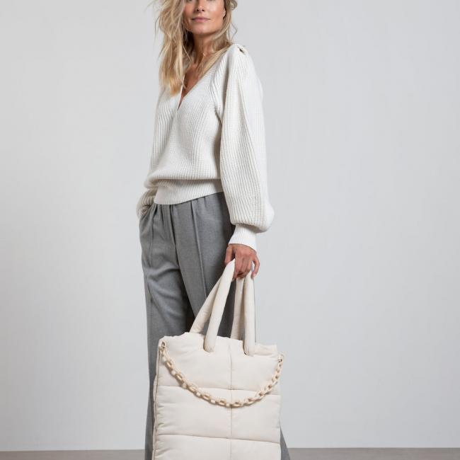 Sac matelassé avec chaîne, fermeture aimantée, compartimenté