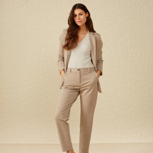 Pantalon doux coupe droite, à rayures fines avec poches
