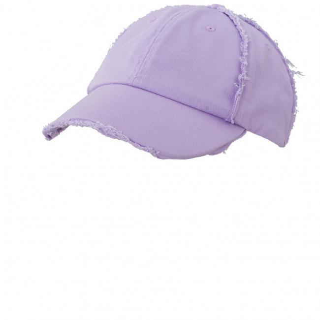 Casquette avec coutures effilochées