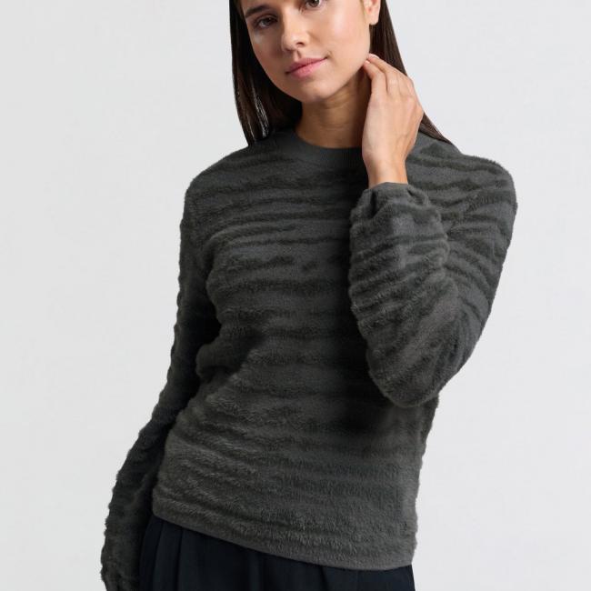 Pull tout doux à col rond pourvu de subtiles rayures