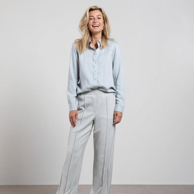 Chemise ML en crêpe, détails aux épaules, boutons à pression