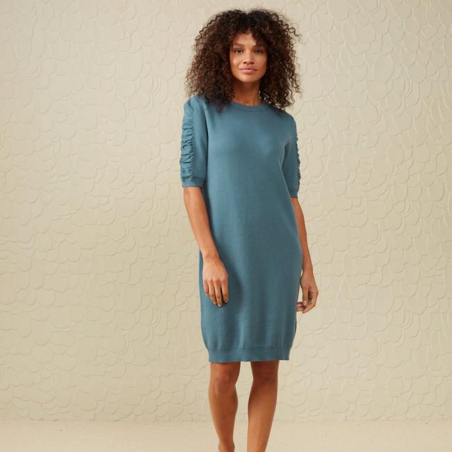 Robe col rond avec demi-manches bouffantes