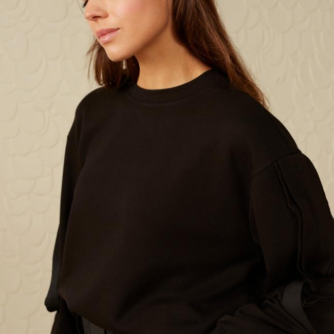 Sweat col ras, manches bouffantes et jabot en finition