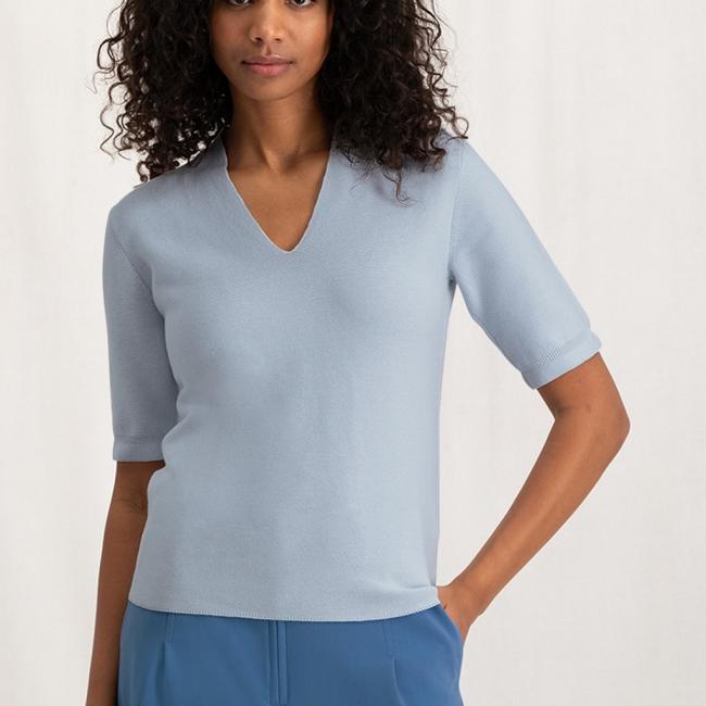 Pull en coton col V, demi-manches avec détails