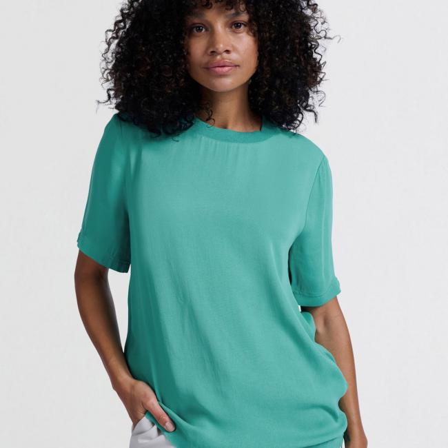 T-shirt tissé doux à col rond et manches courtes