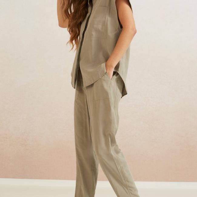 Pantalon cargo tissé à taille élastique, poches et fentes
