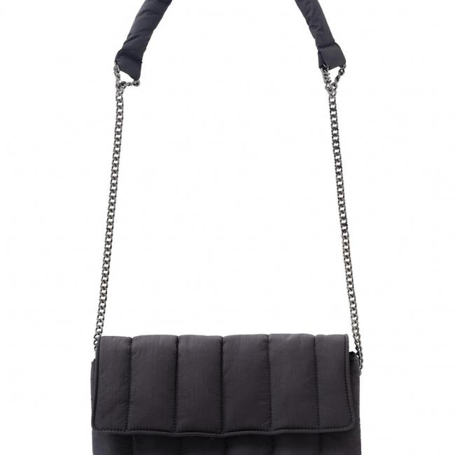 Sac en bandoulière, anse en chaîne, effet matelassé