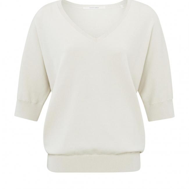 Pull à double col V, demi-manches et détails de couture