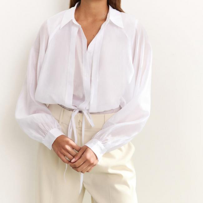 Chemise légèrement satinée, double épaisseur, manches ballon