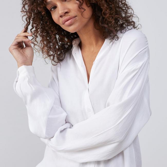 chemise fluide à boutons, manches longues, détails plissés