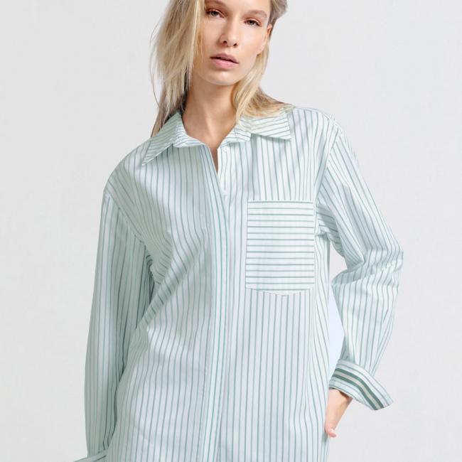 Blouse à rayures avec poche poitrine et bandes aux poignets