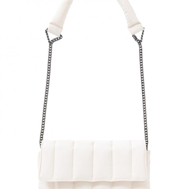 Sac en bandoulière, anse en chaîne, effet matelassé