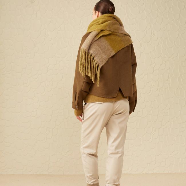 Écharpe avec bloc coloré et franges