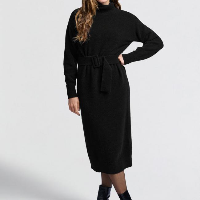 Robe en maille, coupe midi à col roulé et ceinture