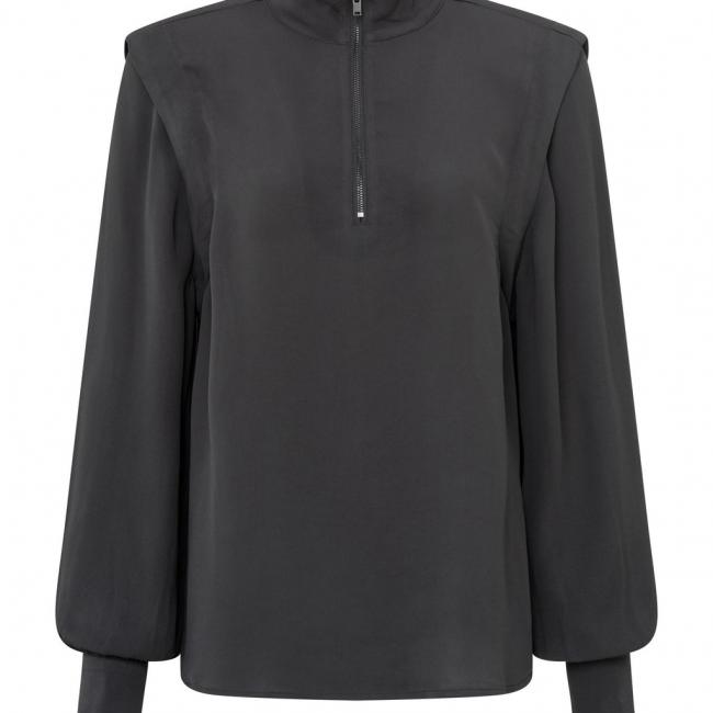 Blouse noire plissée à manches longues et col montant