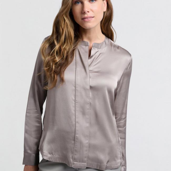 Chemise satinée manches longues, col rond et boutons