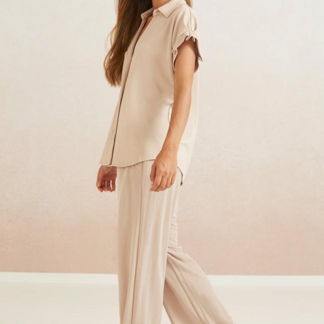 Pantalon confortable avec taille élastique et boutons