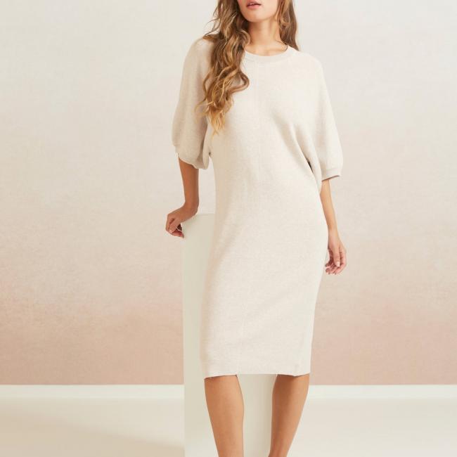 Robe en maille à col rond et demi-manches larges