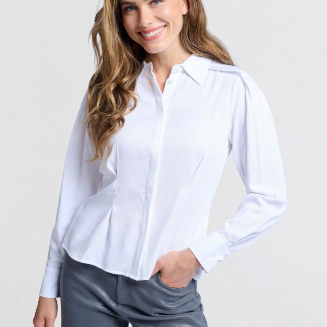 Chemise cintrée manches longues et épaules dessinées