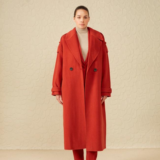 Manteau long à double boutonnage, manches longues et poches
