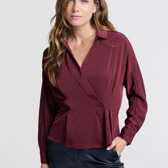 Blouse effet portefeuille, manches longues et bouton discret