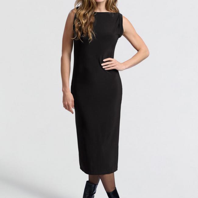 Robe noire avec détail torsadé sur l'épaule et fente de côté