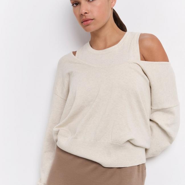 Pull avec col rond plongeant et débardeur assorti