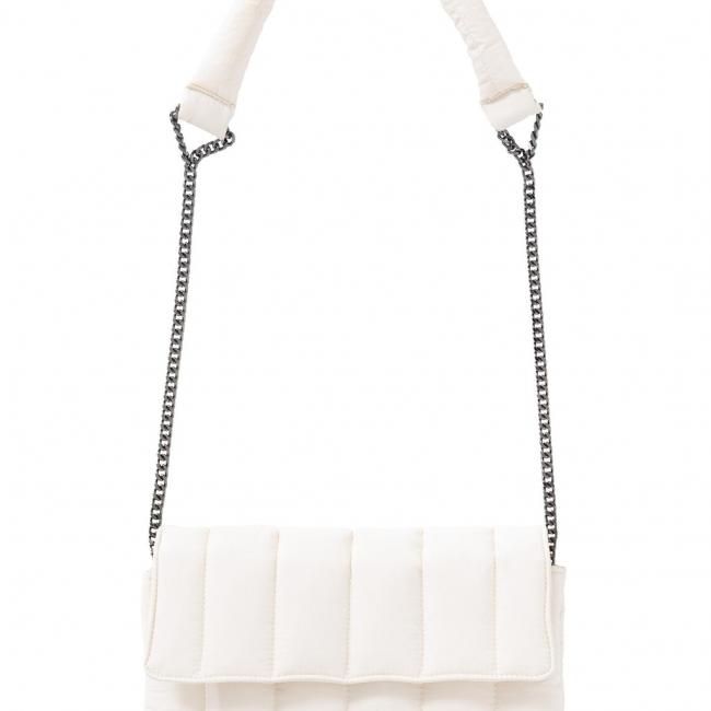 Sac en bandoulière, anse en chaîne, effet matelassé