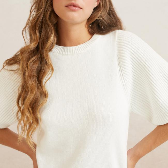 Pull à col rond, manches courtes bouffantes