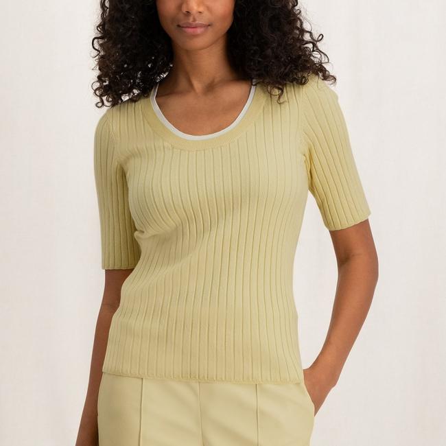 Pull côtelé col rond, à demi-manches et coupe près du corps