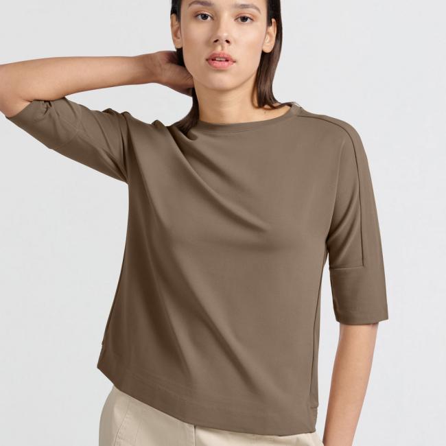 T-shirt avec empiècement aux manches et coupe classique