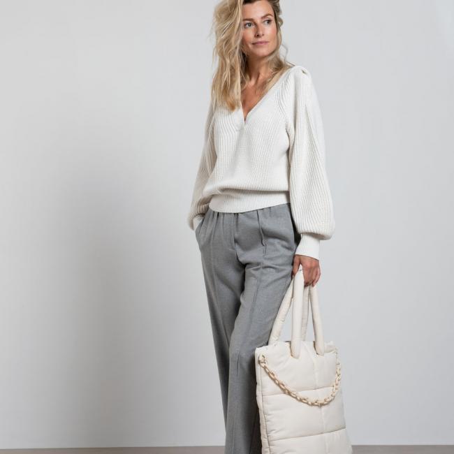 Pantalon à jambe large et longueur d'entrejambe normale