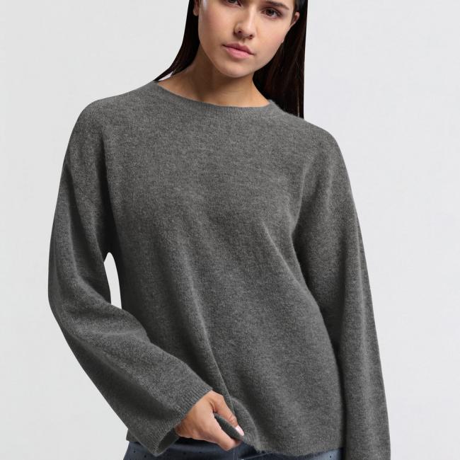 Pull doux oversize, col rond et manches longues