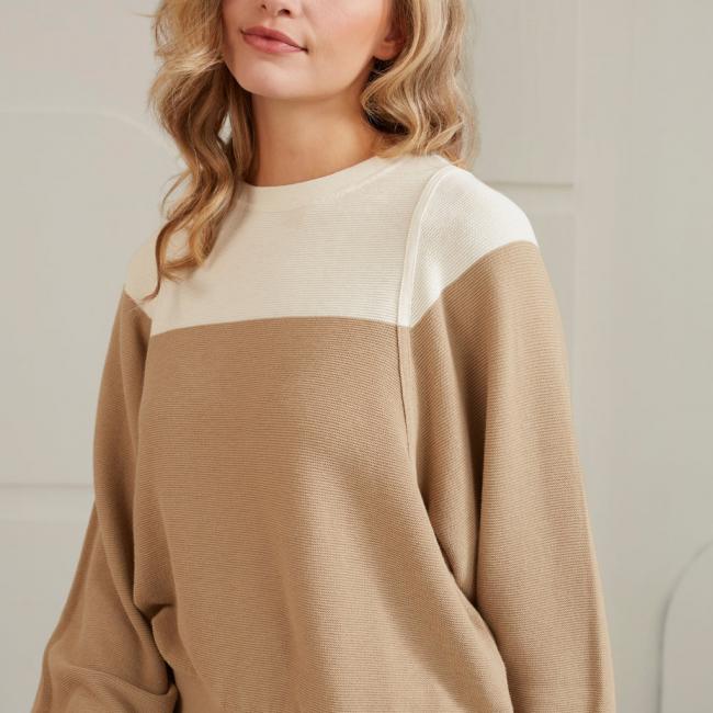 Sweat col ras, manches longues et coutures apparentes