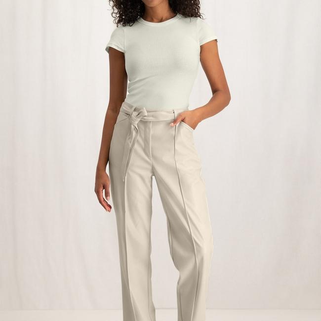 Pantalon en simili cuir avec poches, coupe droite