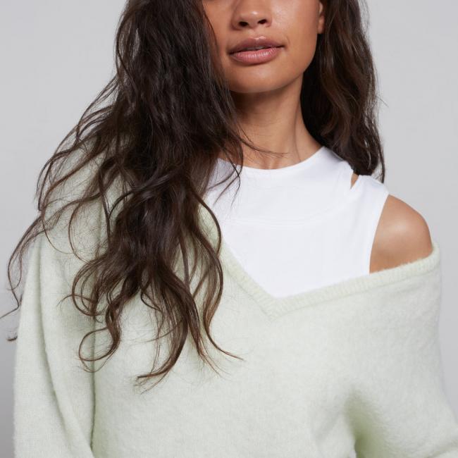 Pull en alpaga avec col V plongeant et manches longues