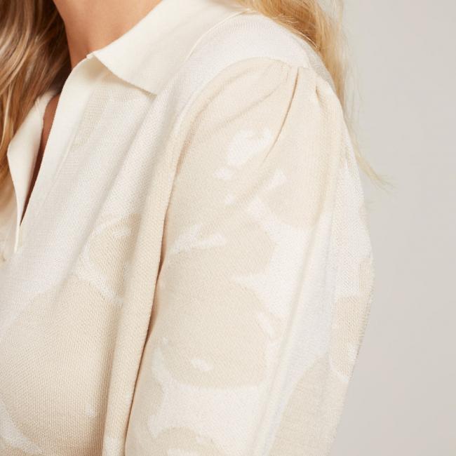 Polo en tissu jacquard, col V, demi-manches