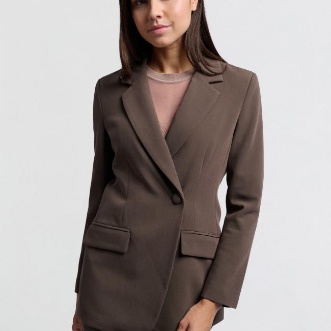 Blazer cintré avec bouton et poches
