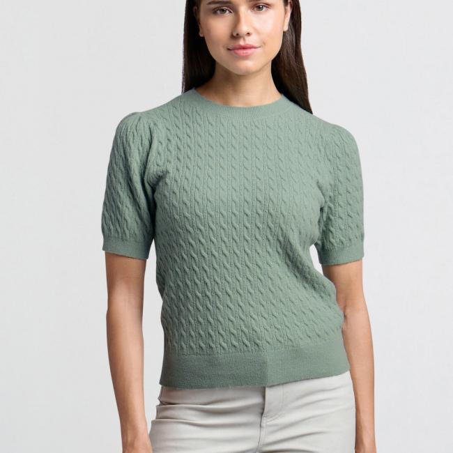 Pull en tricot torsadé, col rond et manches courtes