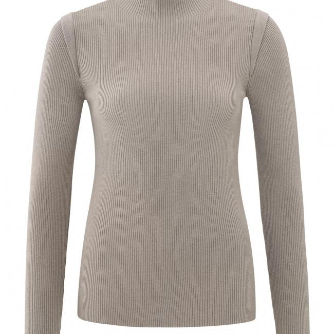 Pull col montant, manches longues et maille côtelée