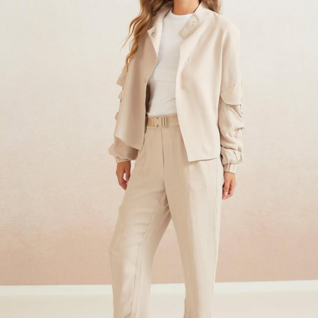 Pantalon taille haute avec ceinture cargo et poches