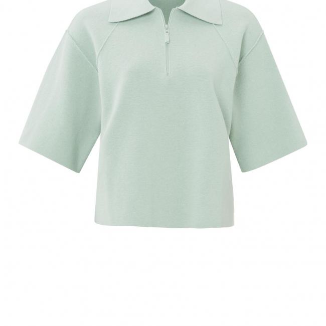 Polo avec zip, demi-manches et coutures apparentes