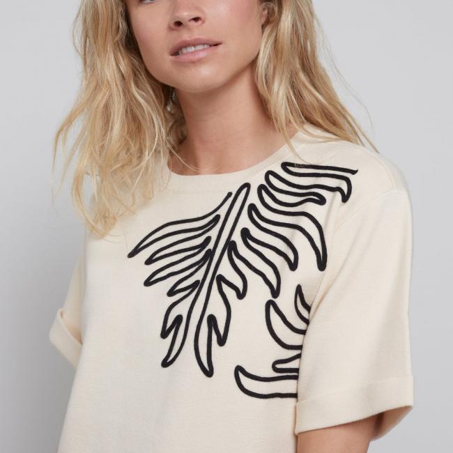 Pull col ras du cou, demi-manches et motif