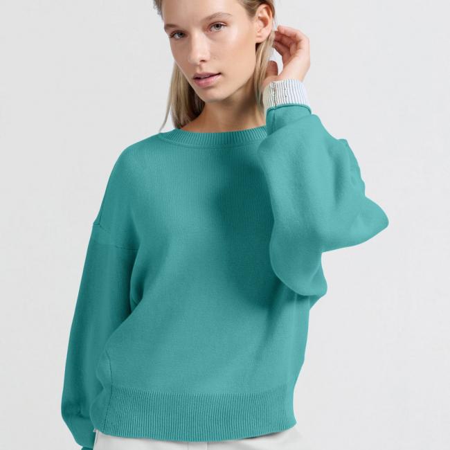 Pull à col rond et détails contrastés