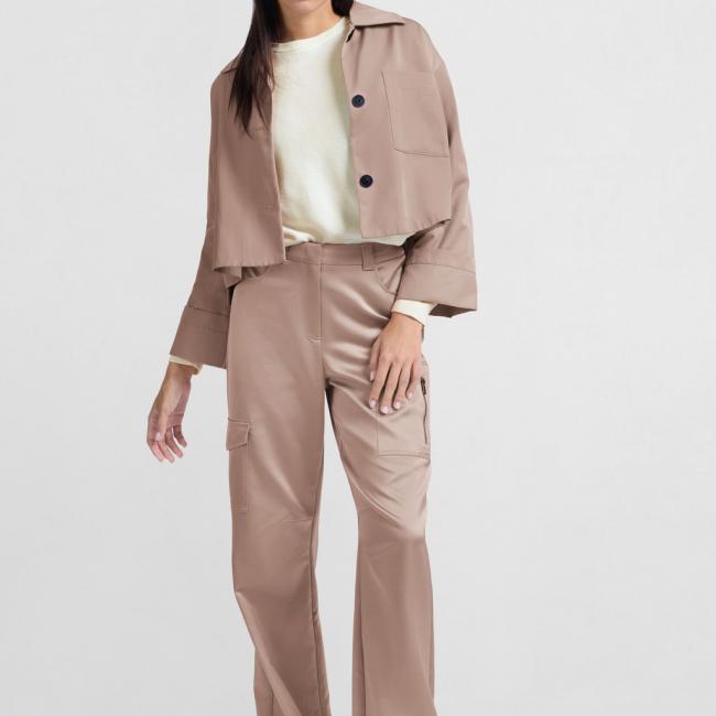 Pantalon cargo en satin à jambe ample et poches