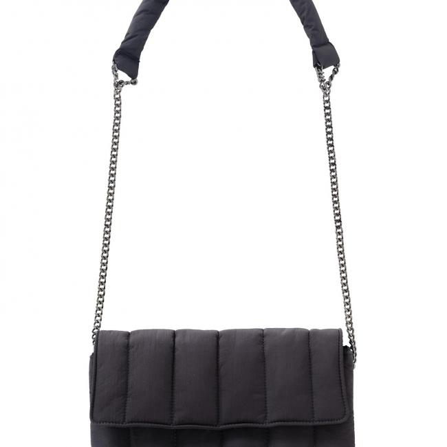 Sac en bandoulière, anse en chaîne, effet matelassé