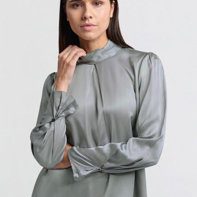 Blouse plissée avec col drapé